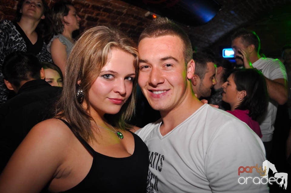 Distracţia este garantată în Club Escape,