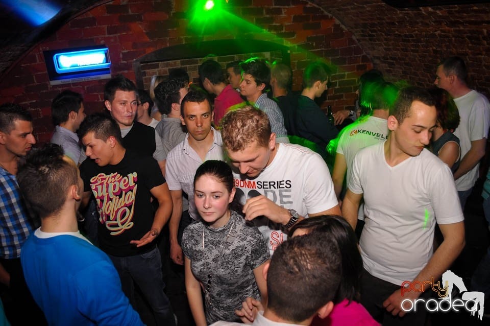 Distracţia este garantată în Club Escape,