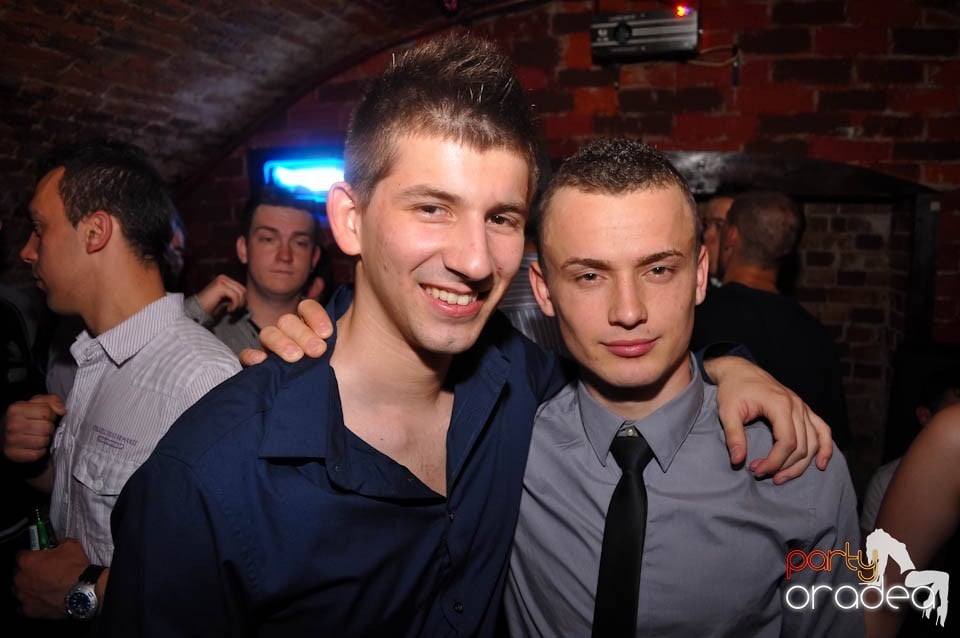 Distracţia este garantată în Club Escape,