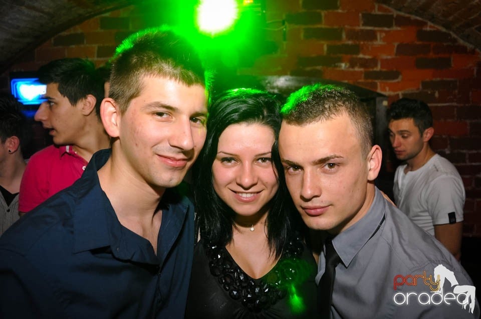 Distracţia este garantată în Club Escape,