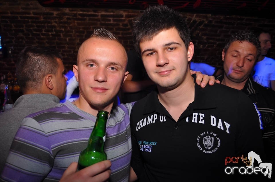 Distracţia este garantată în Club Escape,