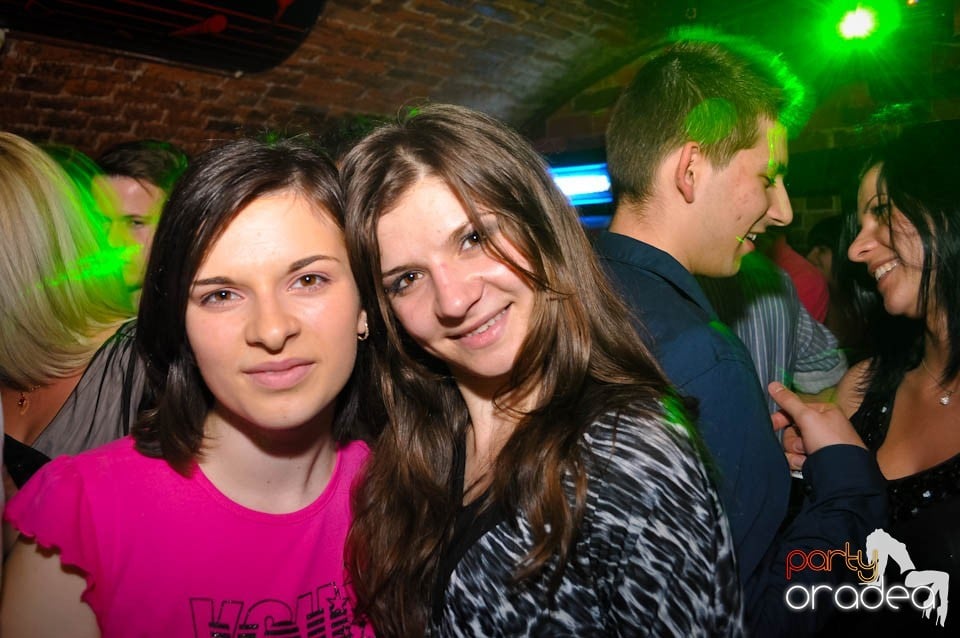 Distracţia este garantată în Club Escape,