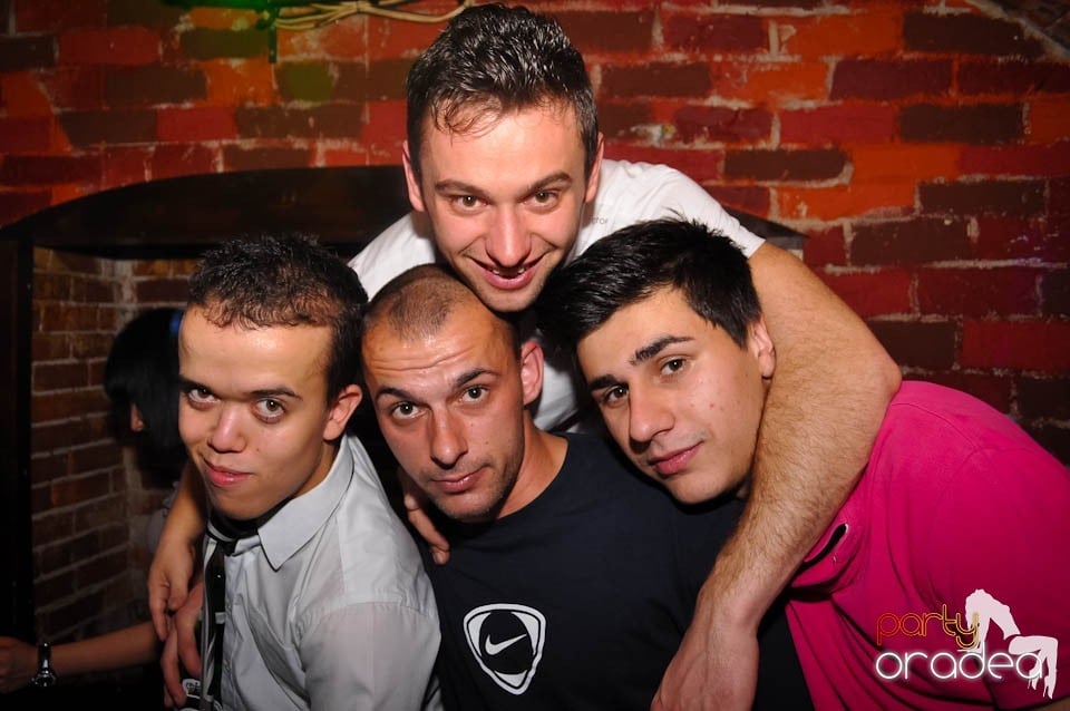 Distracţia este garantată în Club Escape,
