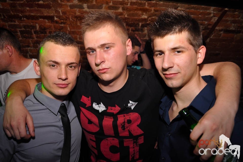 Distracţia este garantată în Club Escape,