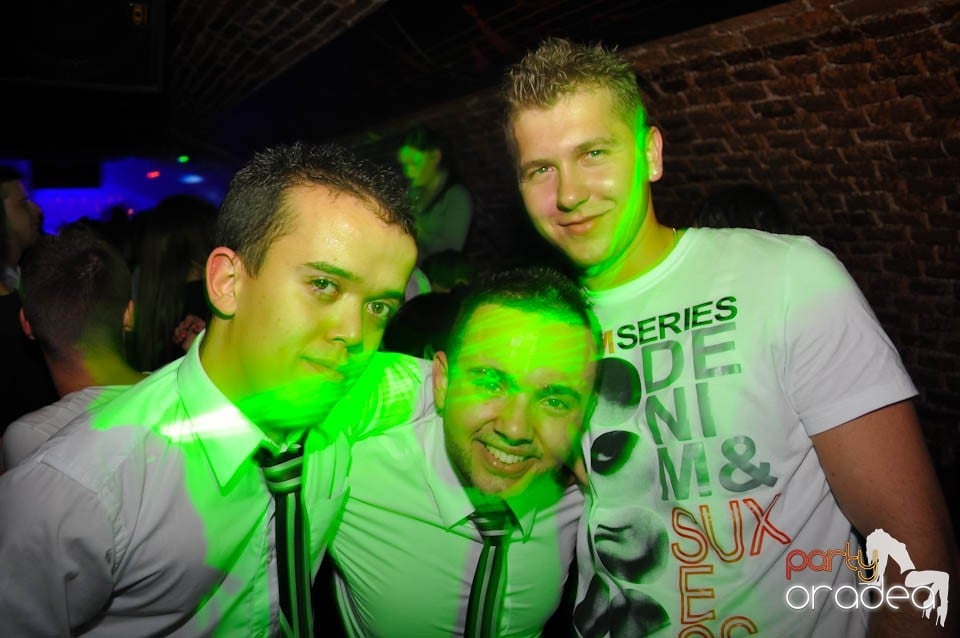 Distracţia este garantată în Club Escape,