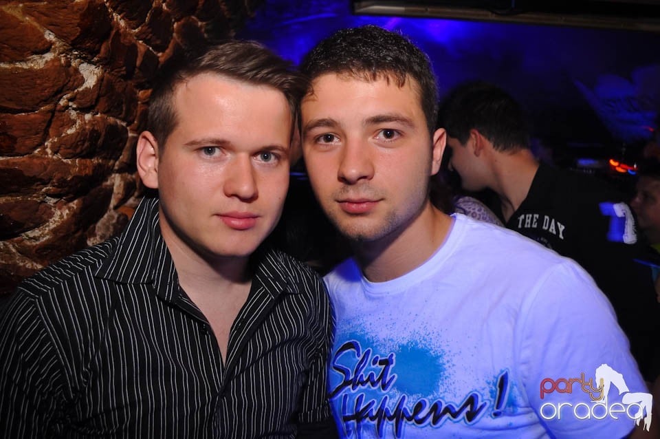 Distracţia este garantată în Club Escape,