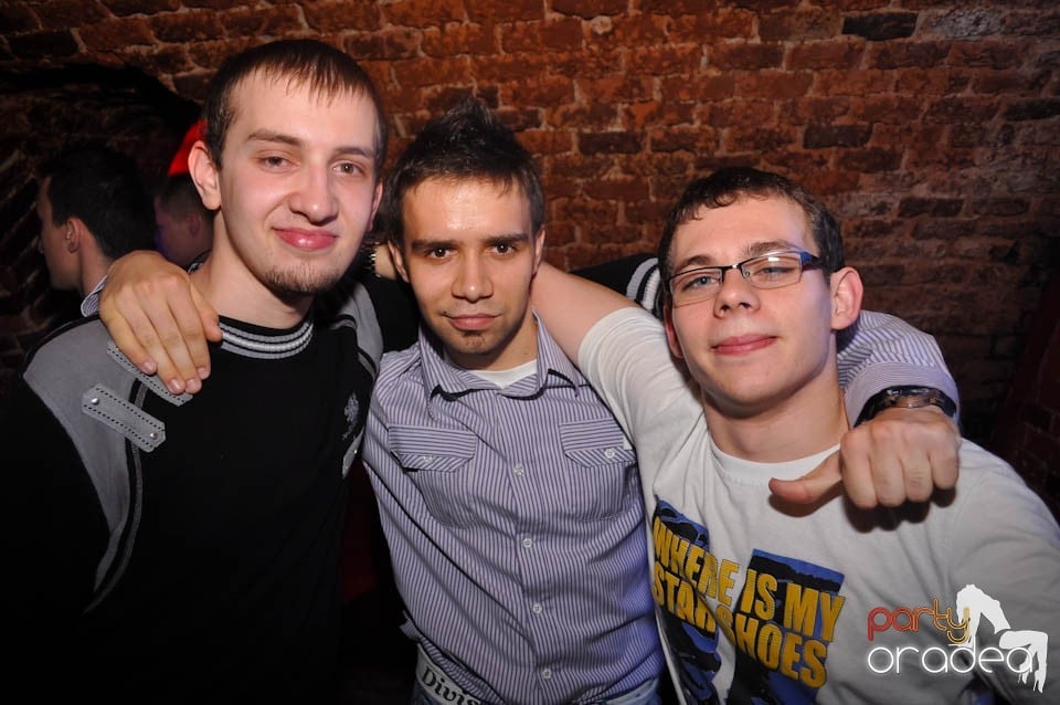 Distracţia este garantată în Club Escape,