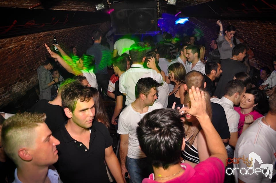 Distracţia este garantată în Club Escape, 