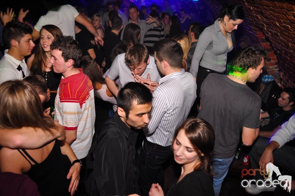 Distracţia este garantată în Club Escape,
