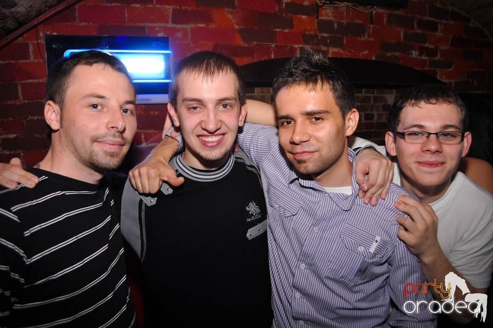 Distracţia este garantată în Club Escape,