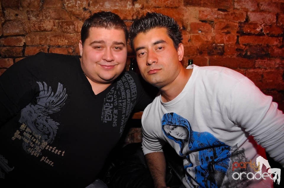 Distracţia este garantată în Club Escape,