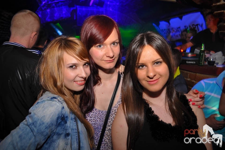 Distracţia este garantată în Club Escape,
