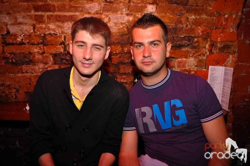 Distracţia este garantată în Club Escape,