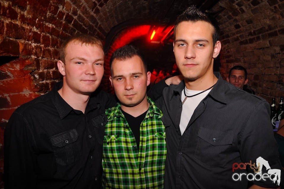 Distracţia este garantată în Club Escape,
