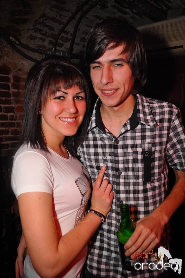 Distracţia este garantată în Club Escape,