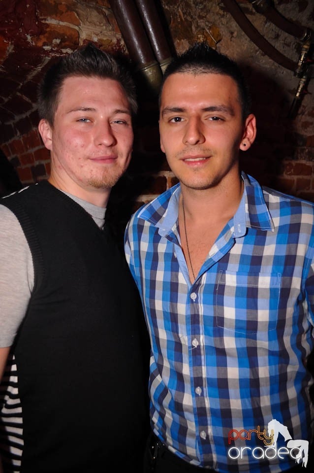 Distracţia este garantată în Club Escape,