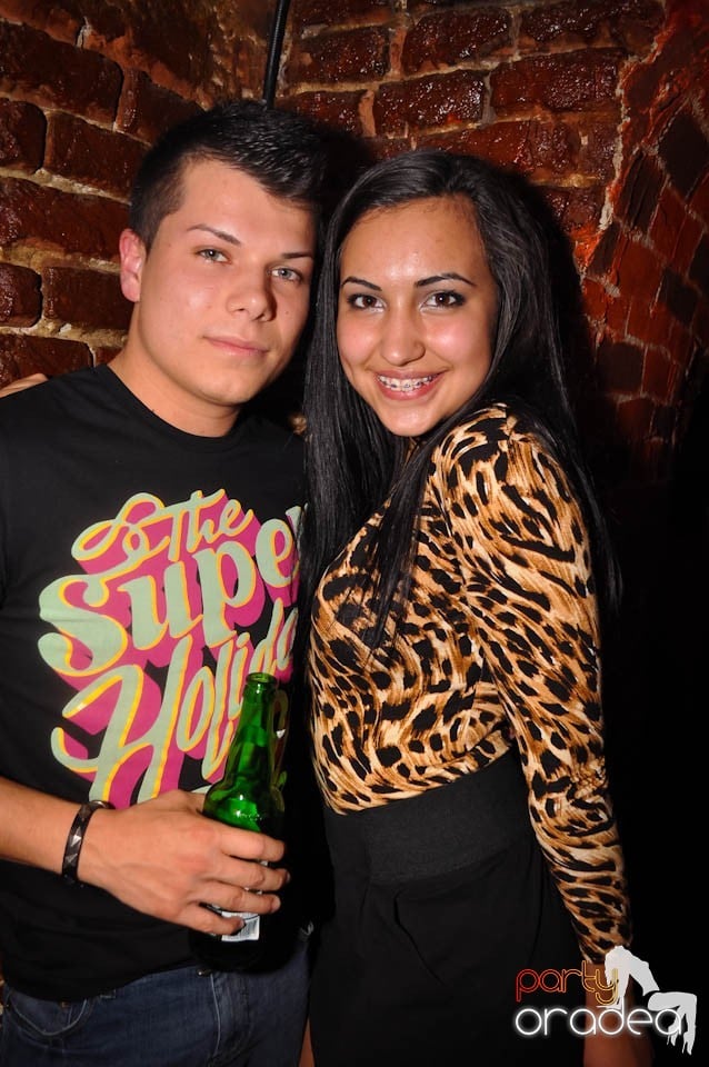 Distracţia este garantată în Club Escape,
