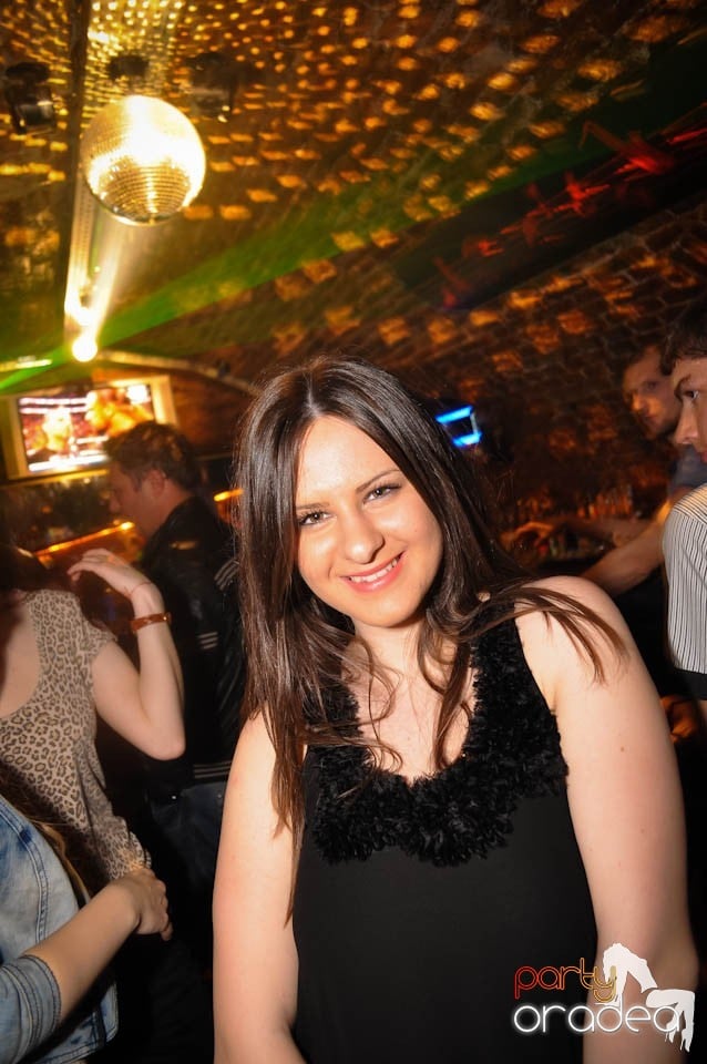 Distracţia este garantată în Club Escape,