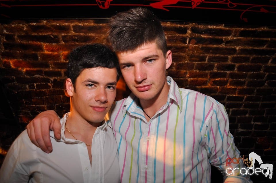 Distracţia este garantată în Club Escape,