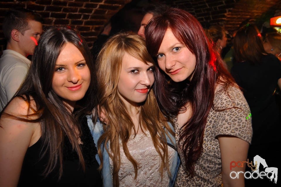 Distracţia este garantată în Club Escape,