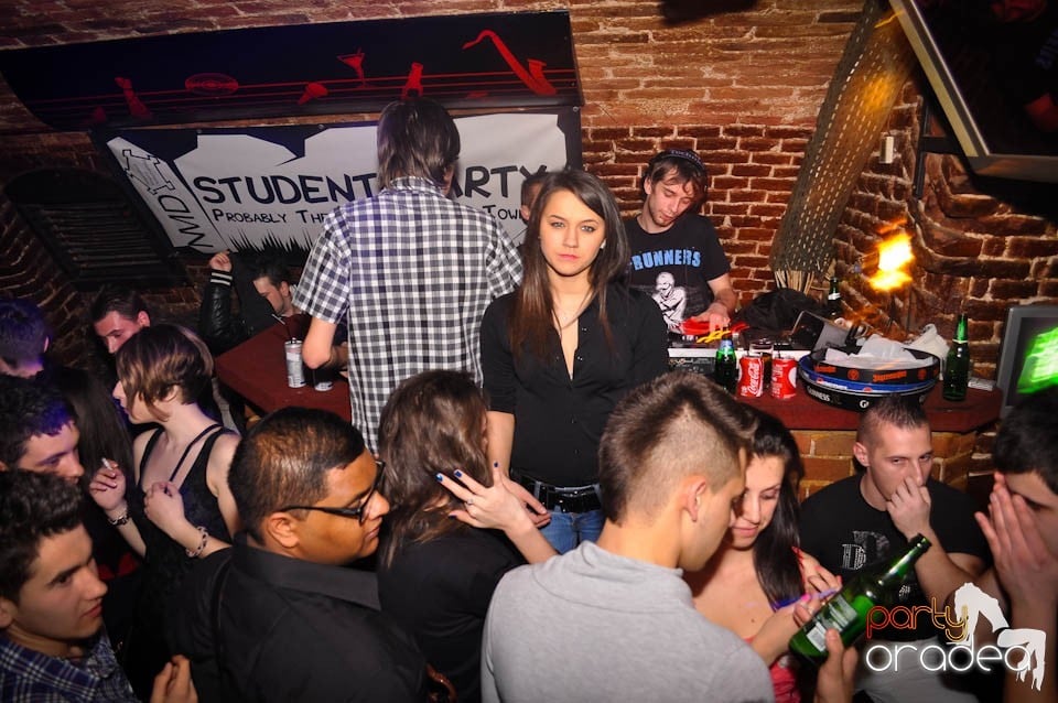 Distracţia este garantată în Club Escape,