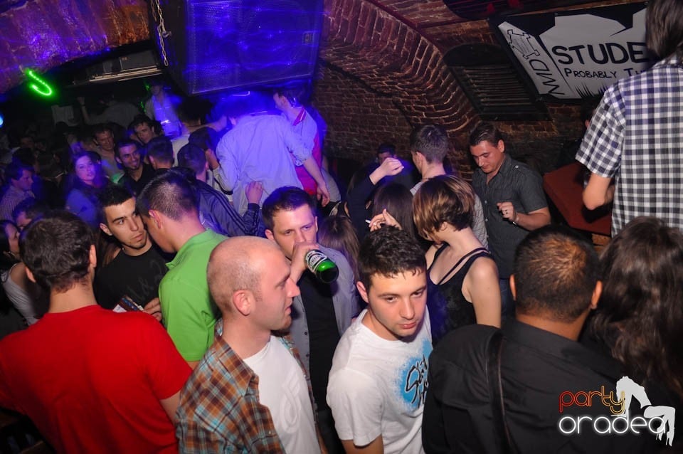 Distracţia este garantată în Club Escape,