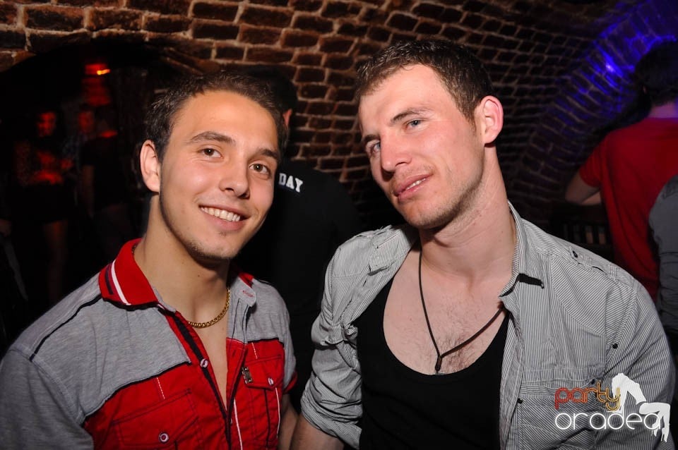 Distracţia este garantată în Club Escape,
