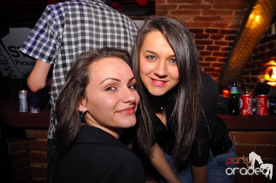 Distracţia este garantată în Club Escape,