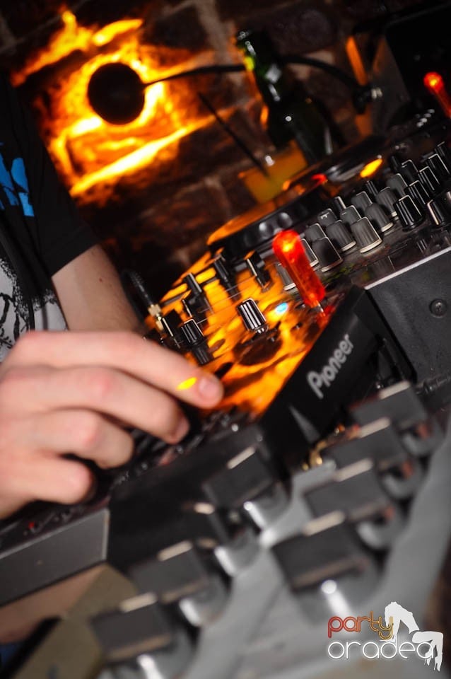 Distracţia este garantată în Club Escape,