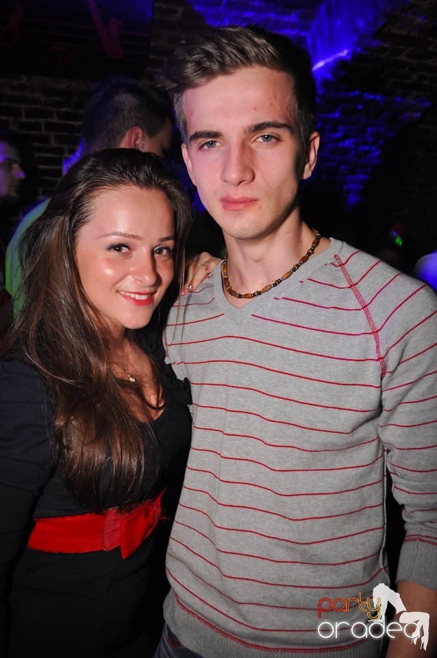 Distracţia este garantată în Club Escape,
