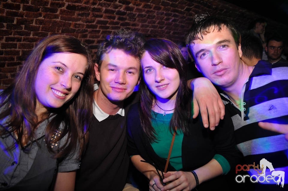 Distracţia este garantată în Club Escape,