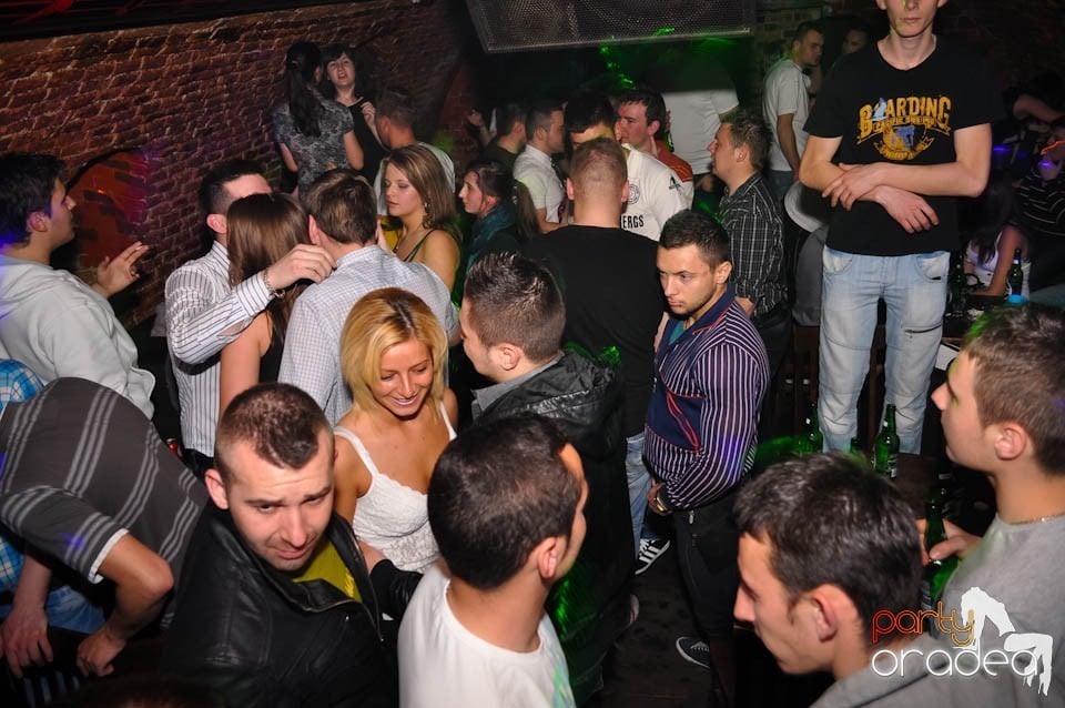 Distracţia este garantată în Club Escape, 