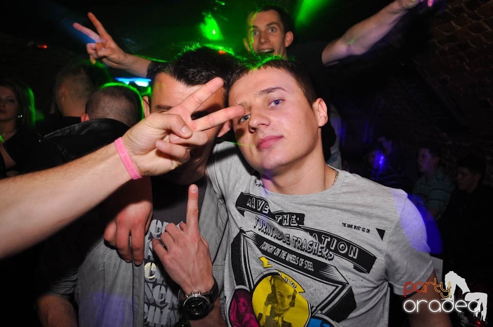 Distracţia este garantată în Club Escape,
