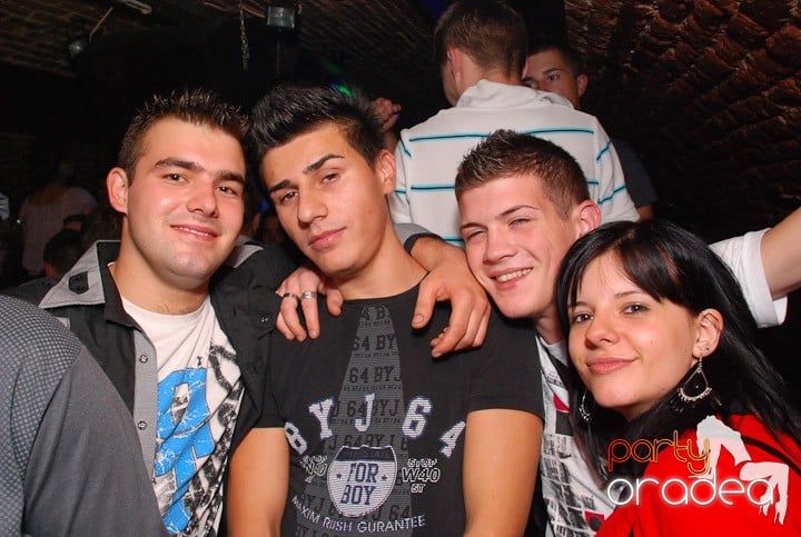 Distracţia este garantată în Escape, 