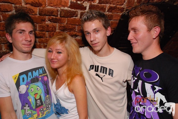 Distracţia este garantată în Escape, 