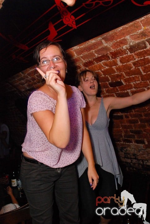 Distracţia este garantată în Escape, 