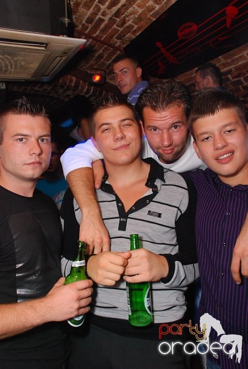 Distracţia este garantată în Escape, 