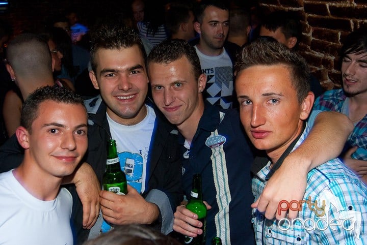 Distracţia este garantată în Escape, 