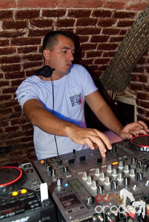 Distracţia este garantată în Escape, 