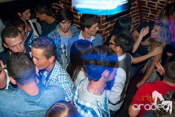 Distracţia este garantată în Escape, 