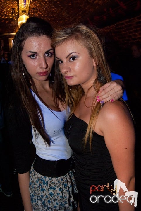 Distracţia este garantată în Escape, 