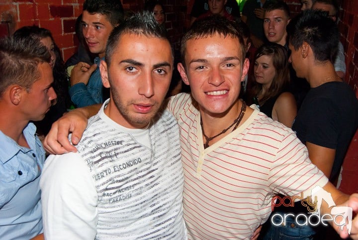 Distracţia este garantată în Escape, 