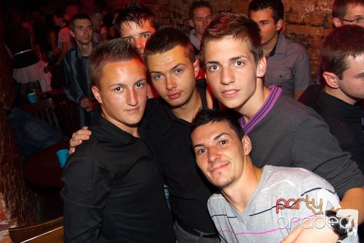 Distracţia este garantată în Escape, 