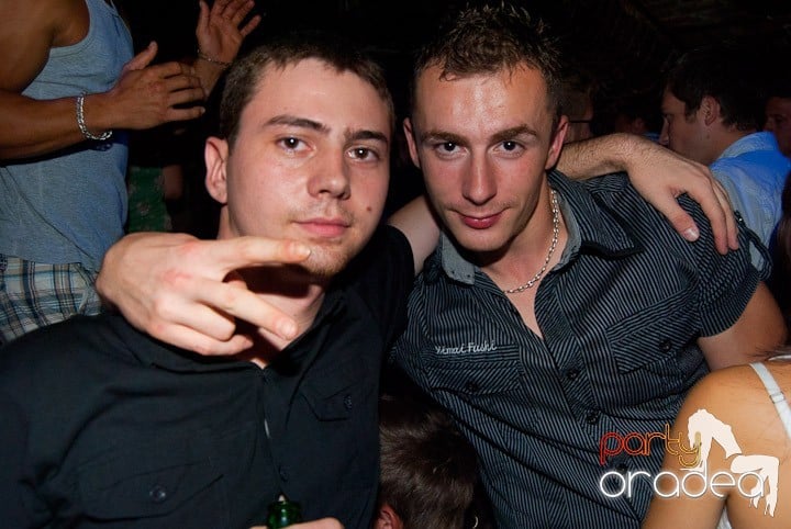 Distracţia este garantată în Escape, 