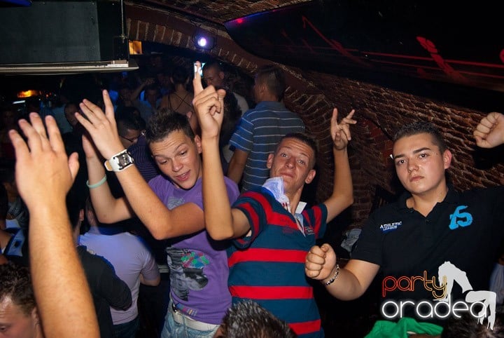 Distracţia este garantată în Escape, 