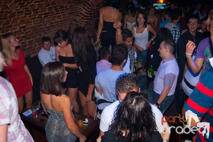 Distracţia este garantată în Escape, 