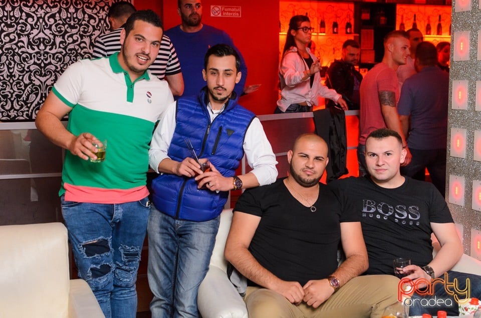 Distracţie alături de Blaga,