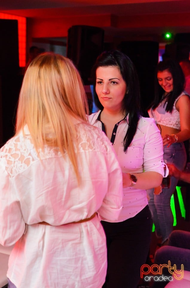 Distracţie alături de Blaga,