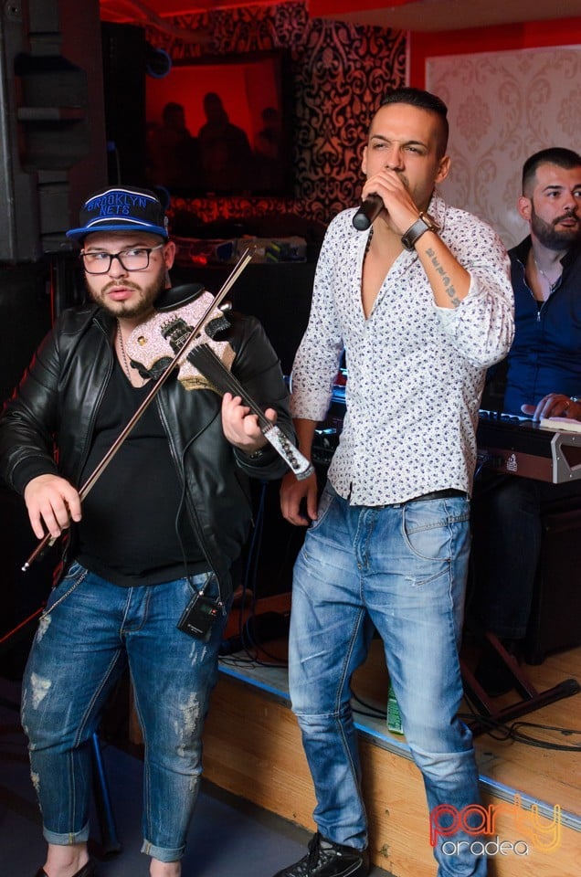Distracţie alături de Blaga,