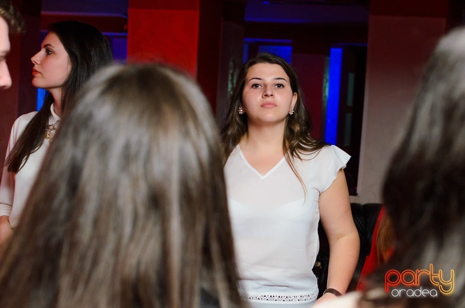 Distracţie alături de Blaga,